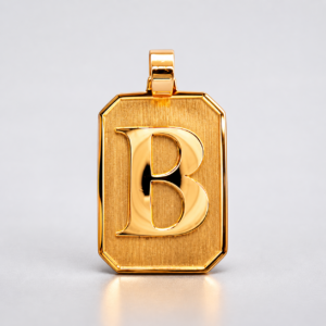 Pingente de placa com letra em Ouro 5gr- 3x2cm
