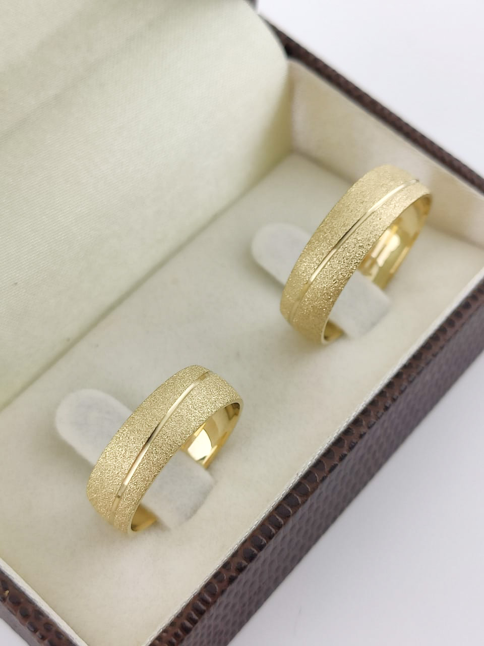 Par de Alianças detalhe fosco diamantado 6mm Al027 - Imagem 3