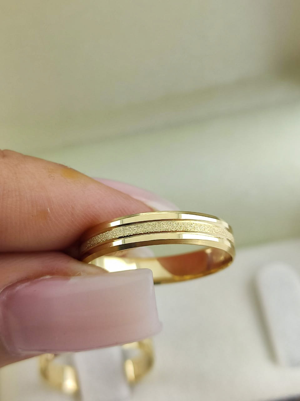 Par de Alianças Reta com detalhe fosco 4mm AL050 - Imagem 2