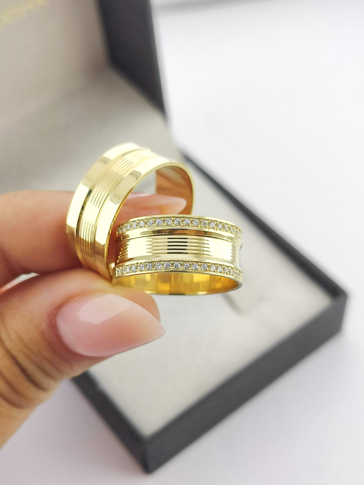 Par de Alianças Reta detalhada com pedras 8mm AL148 - Imagem 2