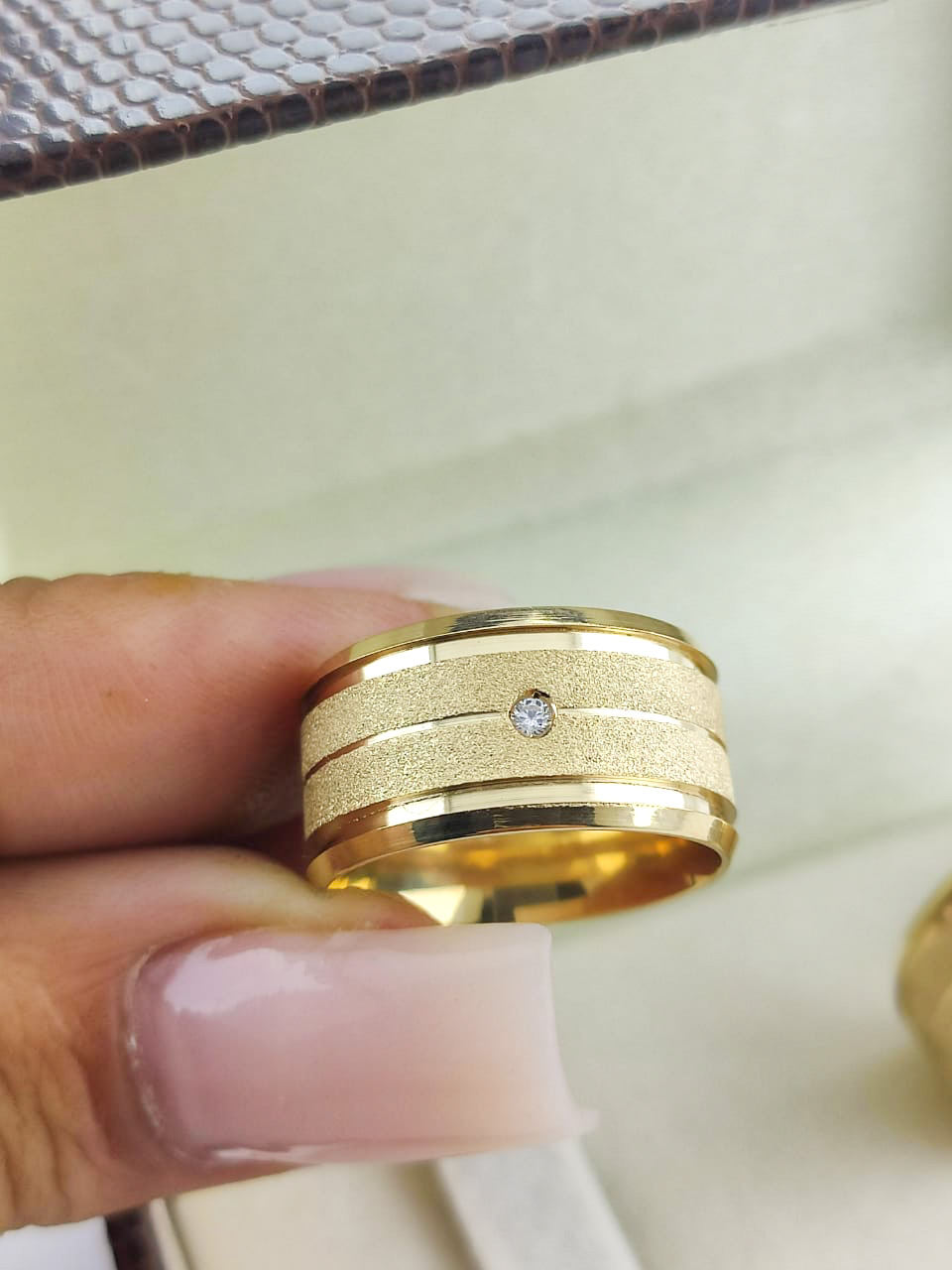 Par de Alianças Reta fosca Anatômica 10mm AL127 - Imagem 3