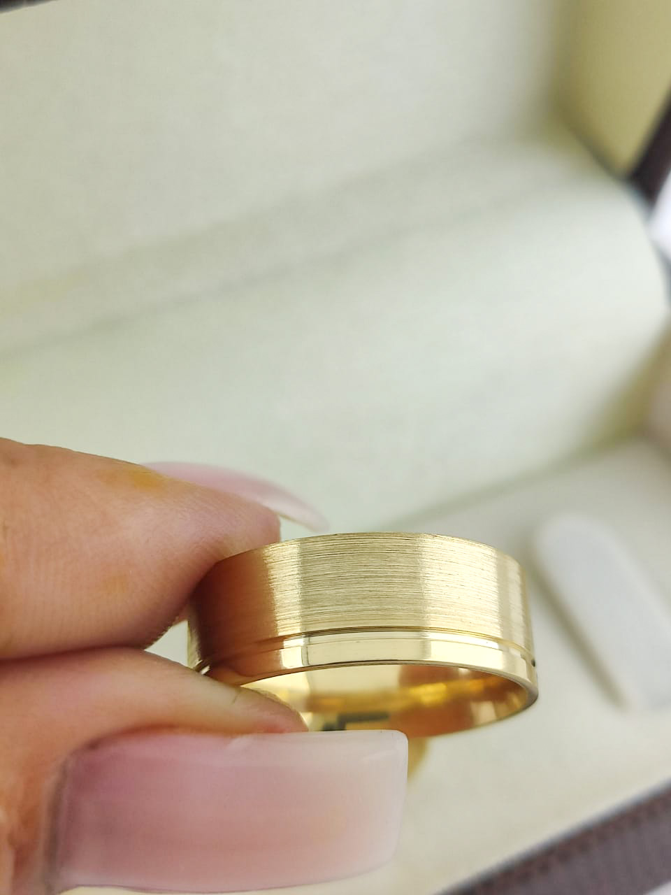 Par de Alianças Reta fosca Anatômica 7mm AL103 - Imagem 4