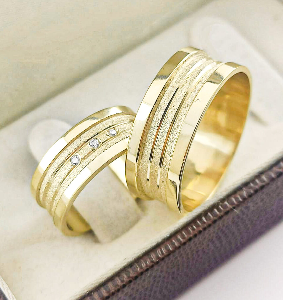Par de Alianças Reta com canal e detalhes fosco 7mm AL113