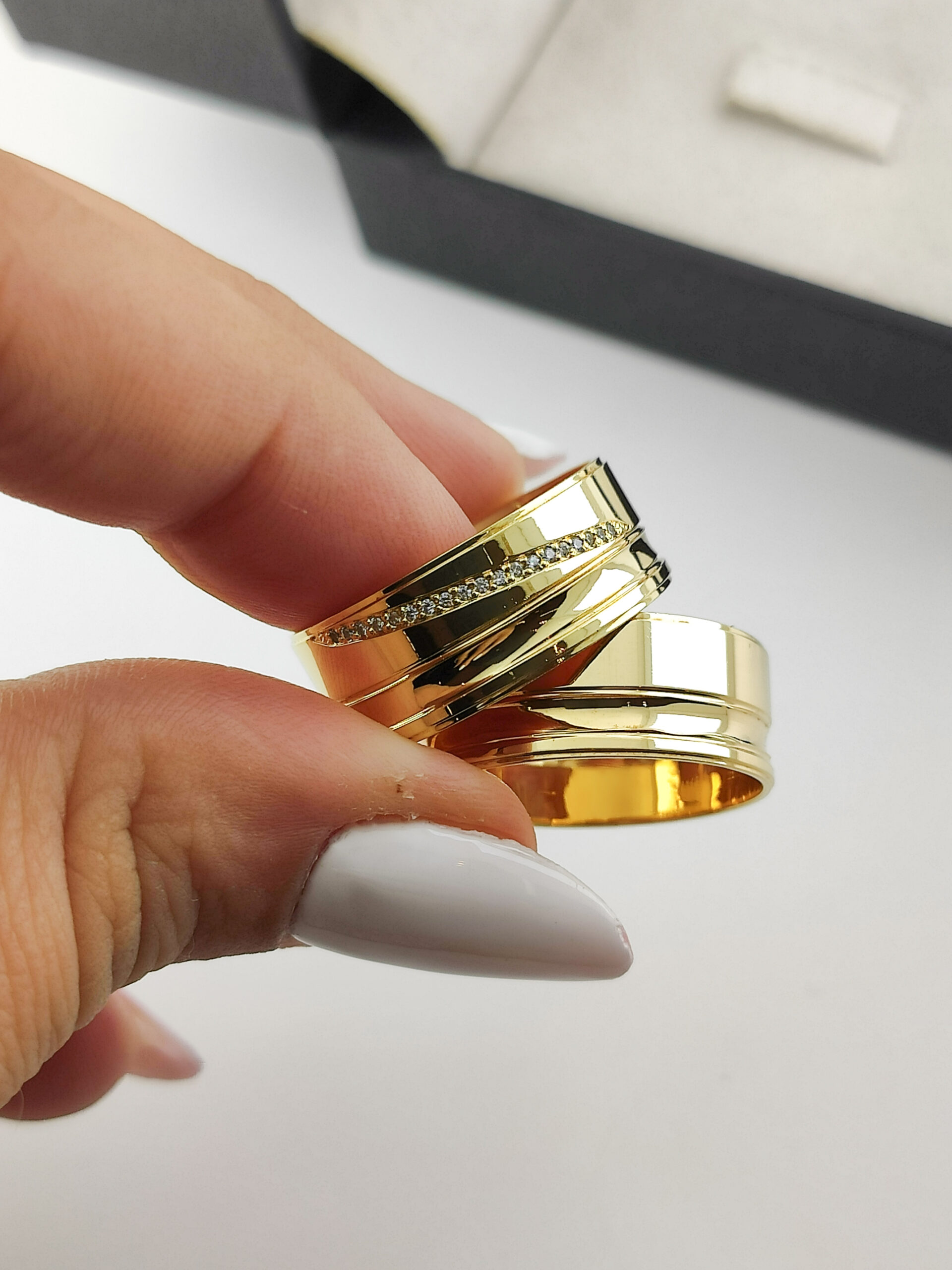 Par de alianças Reta com canal e pedras 8mm AL122 - Imagem 2