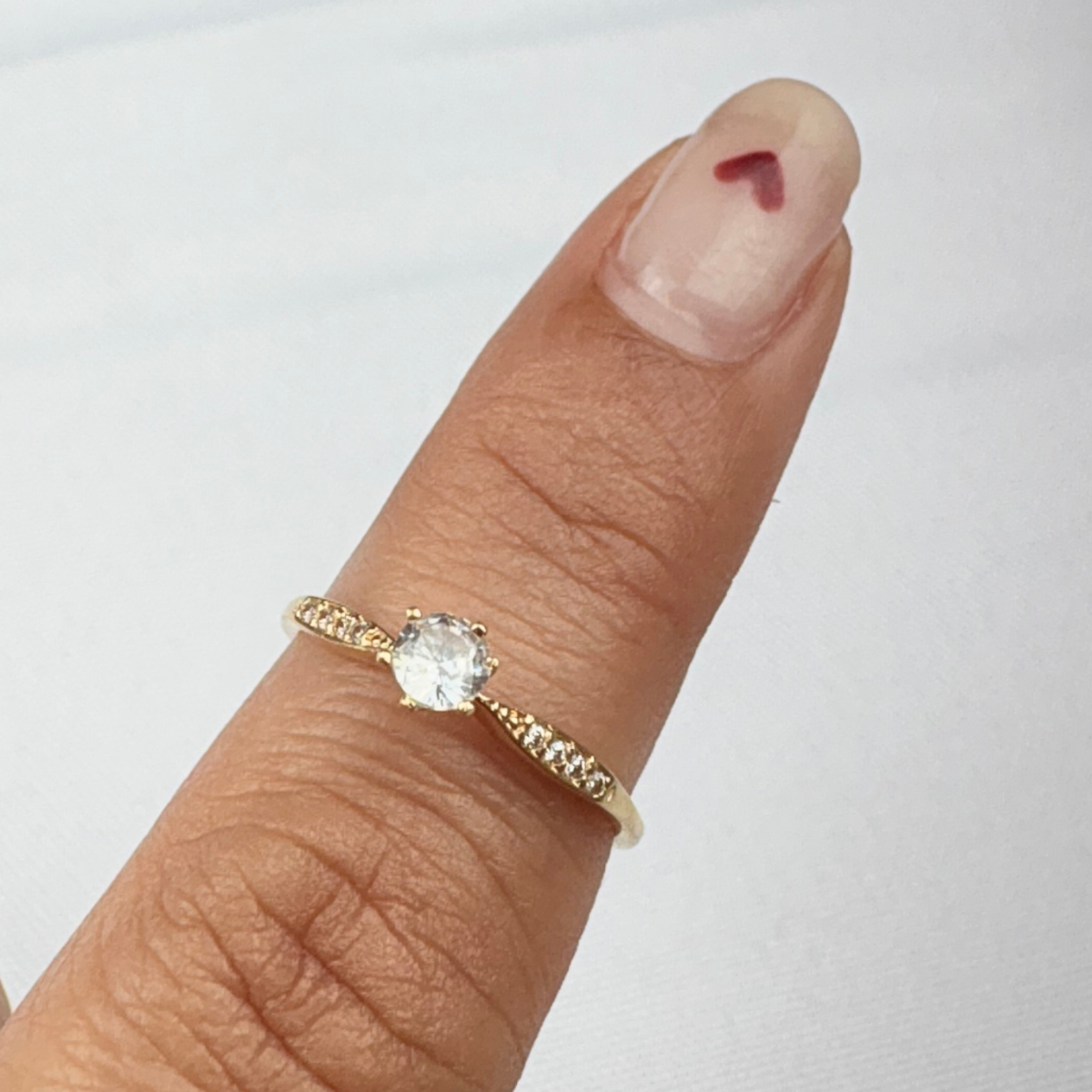 Solitario em Ouro 18k com zirconias e detalhes laterais AN 003 - Imagem 3