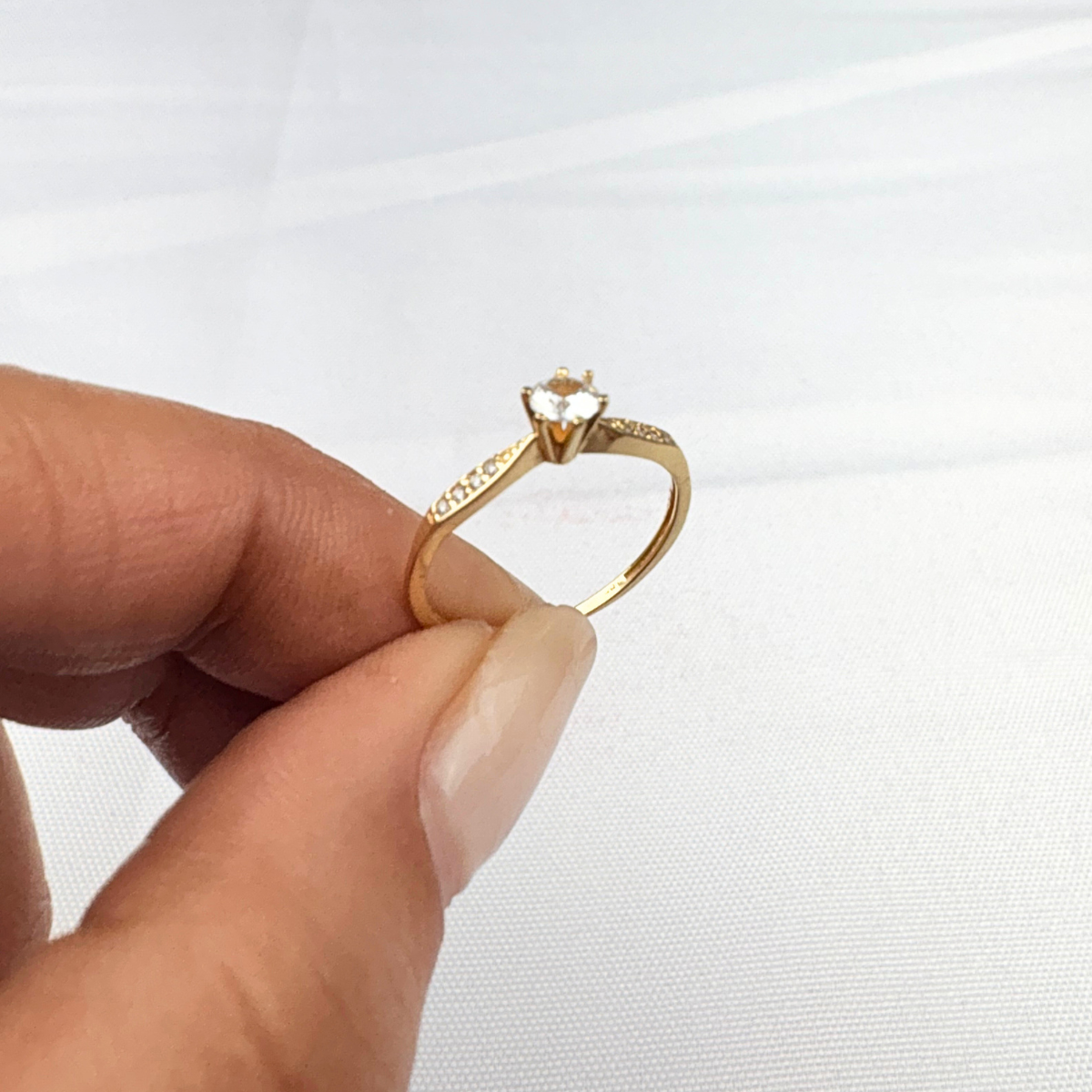 Solitario em Ouro 18k com zirconias e detalhes laterais AN 003 - Imagem 2