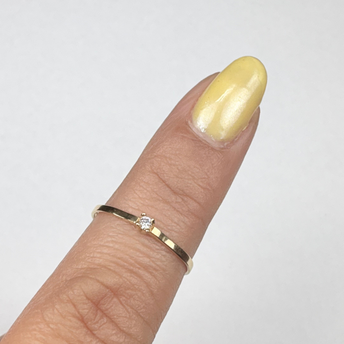 Anel Solitario rebaixado aro reto delicado Ouro 18k AN007 - Imagem 2