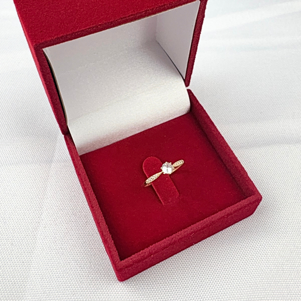 Solitario em Ouro 18k com zirconias e detalhes laterais AN 003 - Imagem 4